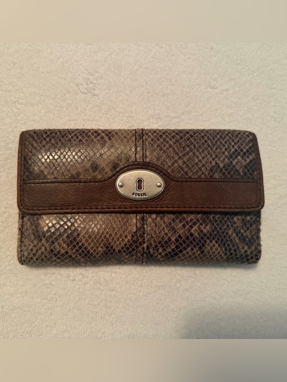 Fossil Brown Textured Snakeskin-Pattern Leather Clutch Wallet